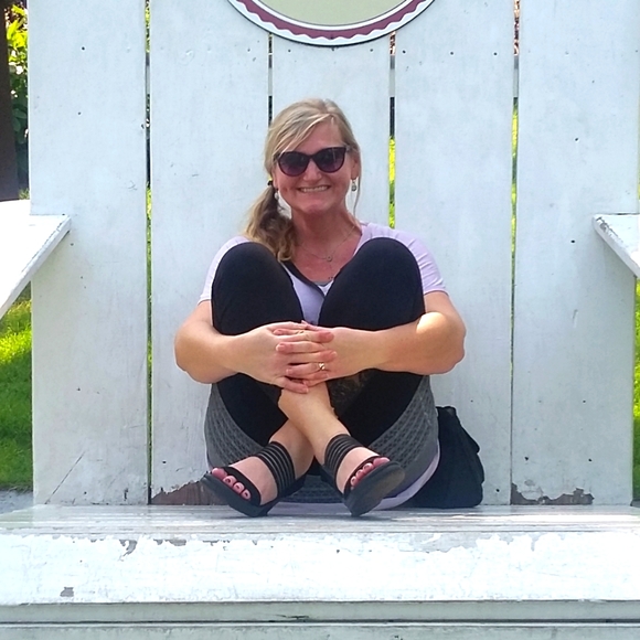 Meet your Posher, Amy - Picture 2 of 3